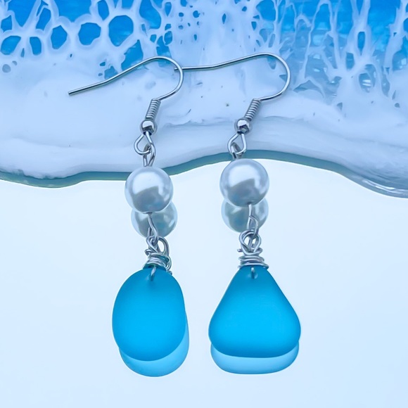2” Blue Sea Glass Earrings with white bead, sea glass Jewerly, beach Jewerly - Picture 2 of 3